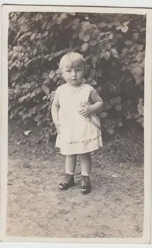 (F17375) Orig. Foto kleines Mädchen Christel Schulz (2 J.) im Freien 1932