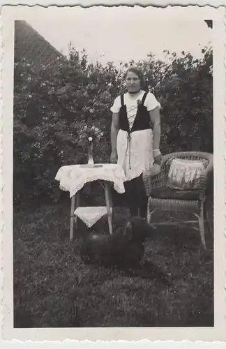 (F17372) Orig. Foto Frau Ursel im Trachtenkleid im Freien 1930er