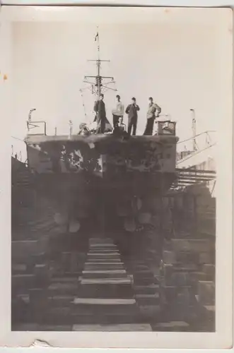 (F17333) Orig. Foto Personen auf Motorschiff im Bau, Werft 1940er