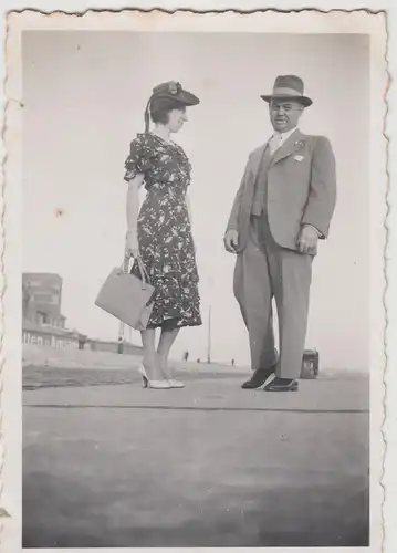 (F17316) Orig. Foto Frau Irma Breede u. Herr in Wesermünde 1941