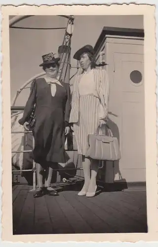 (F17309) Orig. Foto Wesermünde, Frauen auf einem Dampfer 1941