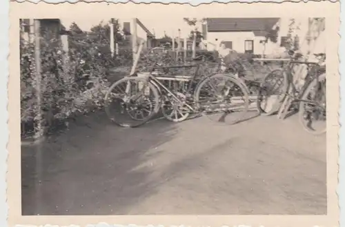 (F17254) Orig. Foto Fahrräder, nach einer Radtour im Schwarzachtal 1937