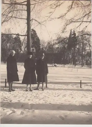 (F17202) Orig. Foto Frauen spazieren im Winter 1929