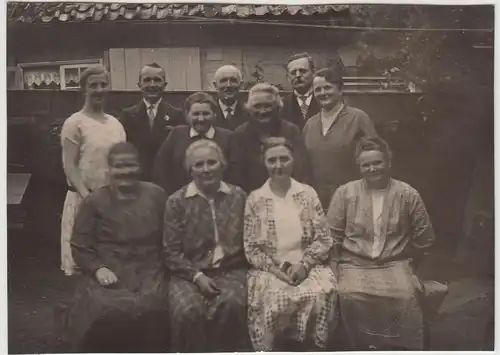 (F17200) Orig. Foto Gruppenbild im Garten 1929