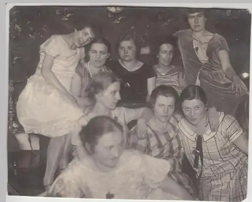 (F17176) Orig. Foto Damen, Gruppenbild in der Stube 1928
