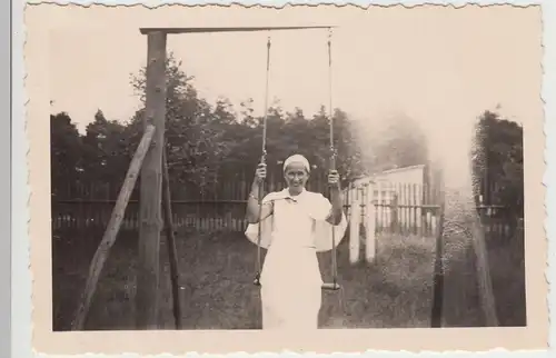 (F17099) Orig. Foto Trassenheide, Frau an Schaukel bei der Martins-Klause 1936