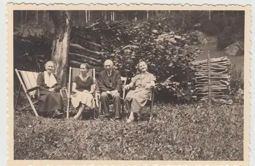 (F17053) Orig. Foto Podgórzyn, Hain, Personen am Haus v. Frau Storm 1934