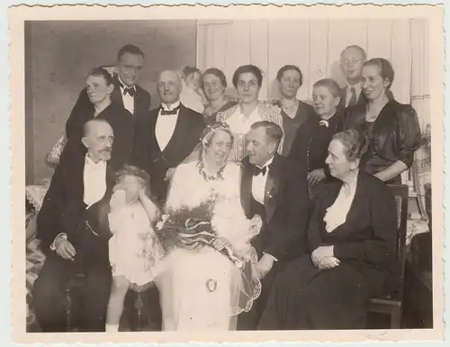 (F17031) Orig. Foto Hochzeit, Gruppenbild zu Hause 1930er