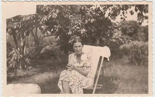 (F17004) Orig. Foto Frau im Garten, Liegestuhl, Friedrichsfelde 1935