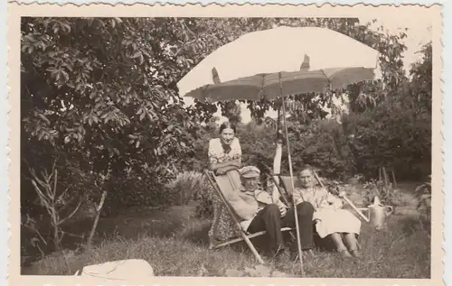 (F17002) Orig. Foto Personen im Garten, Liegestuhl, Friedrichsfelde 1935