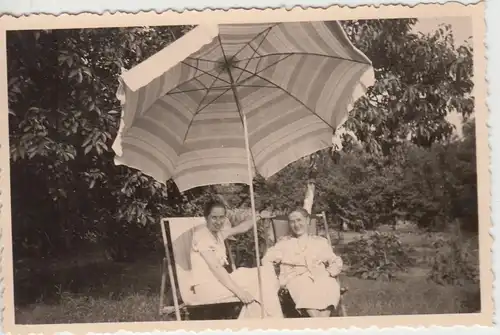 (F17001) Orig. Foto Personen im Garten, Liegestuhl, Friedrichsfelde 1935