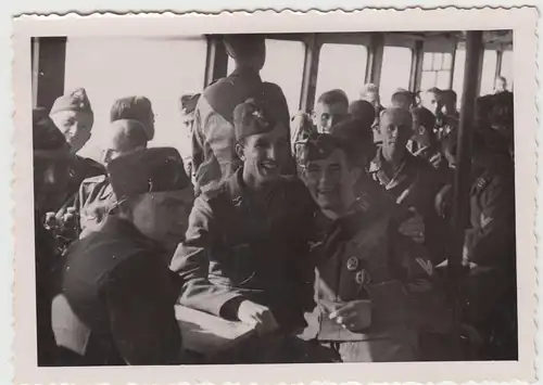 (F16907) Orig. Foto deutsche Soldaten Luftwaffe auf einem Fahrgastschiff 1940er
