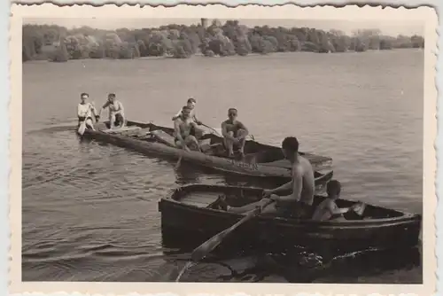 (F16836) Orig. Foto Potsdam, Männer mit Booten auf Tiefen See 1940er