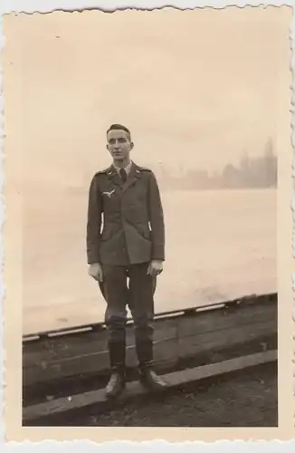 (F16824) Orig. Foto Potsdam, deutscher Soldat am Ufer des Tiefen Sees 1940er