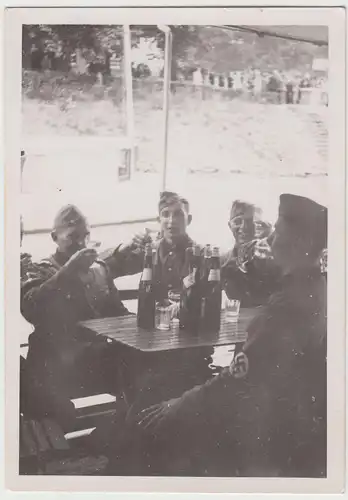 (F16784) Orig. Foto deutsche Soldaten trinken Wein auf Rheindampfer 1933-45