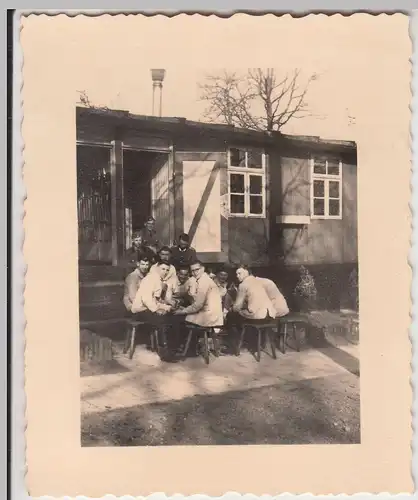 (F16704) Orig. Foto deutsche Soldaten i. RAD Lager 1933-45, Kartoffeln schälen