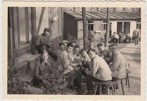 (F16703) Orig. Foto deutsche Soldaten i. RAD Lager 1933-45, Kartoffeln schälen