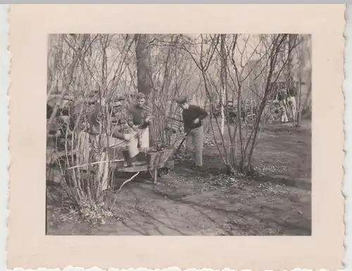 (F16696) Orig. Foto deutsche Soldaten i. RAD Lager 1933-45, Lagerpflegearbeiten