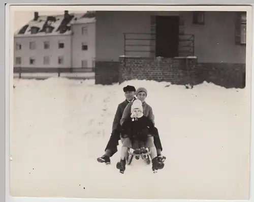 (F16679) Orig. Foto Familie, Kind Anita auf Schlitten, Taura b. Burgstädt 1931