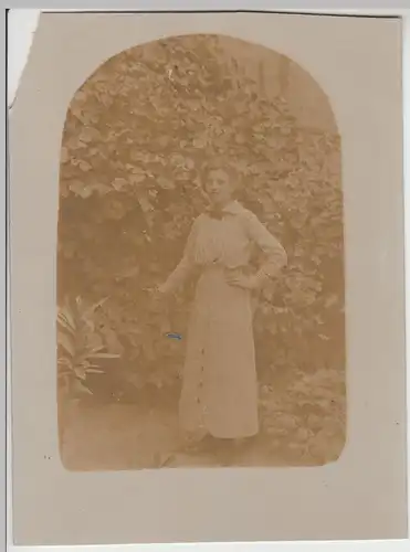 (F16641) Orig. Foto junge Frau im Freien 1920er