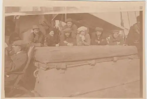 (F16637) Orig. Foto Personen auf einem Dampfer 1910er