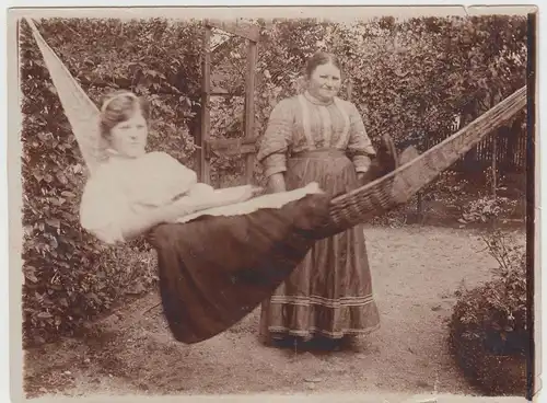 (F16622) Orig. Foto Frau in Hängematte im Garten 1920er