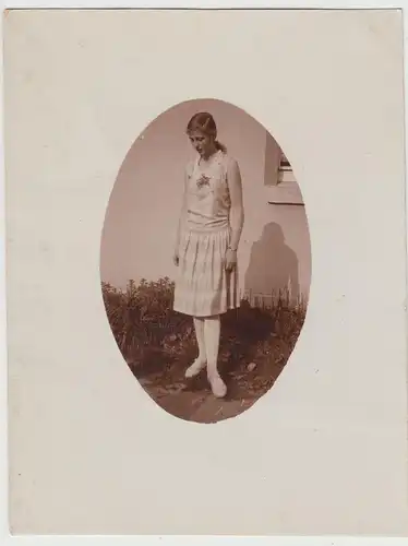 (F16618) Orig. Foto junge Frau Annegrete Höhn an der Hauswand 1929