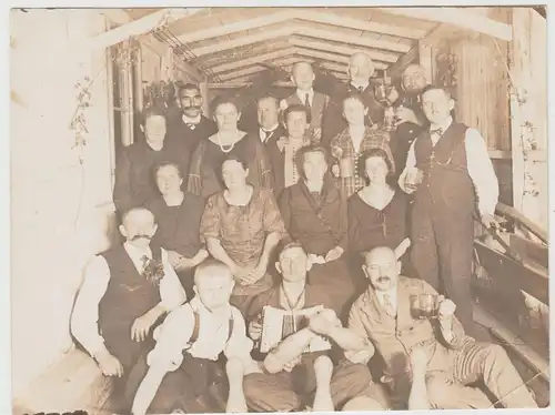 (F16611) Orig. Foto Gruppenbild auf Kegelbahn im Gartenheim Meier Weigelt 1925