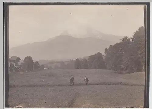 (F16595) Orig. Foto Männer auf Wiese vor dem Watzmann 1920er