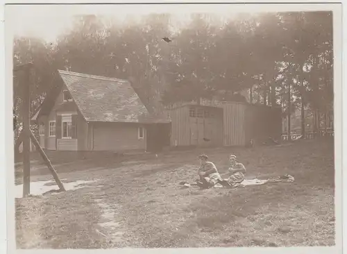 (F16568) Orig. Foto Personen liegen auf Wiese, Herberge 1930er