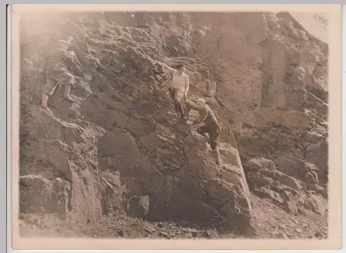 (F16563) Orig. Foto Männer klettern auf Felsen 1920er