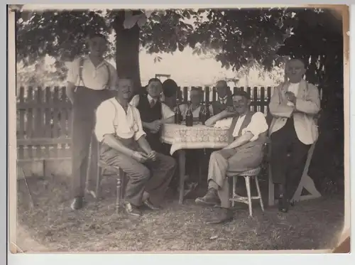 (F16544) Orig. Foto Männer sitzen im Biergarten 1920er