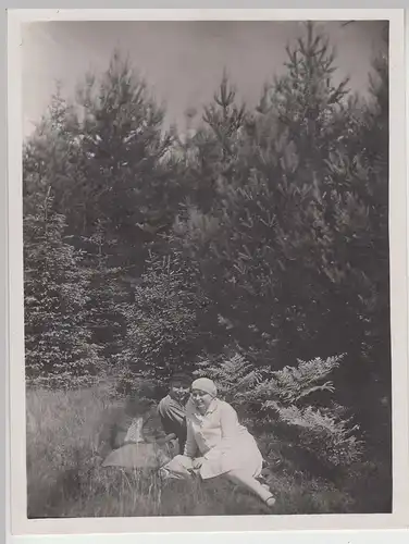 (F16527) Orig. Foto Personen vor Tannenbäumen, Mühltal (Eisenberg?) 1920er