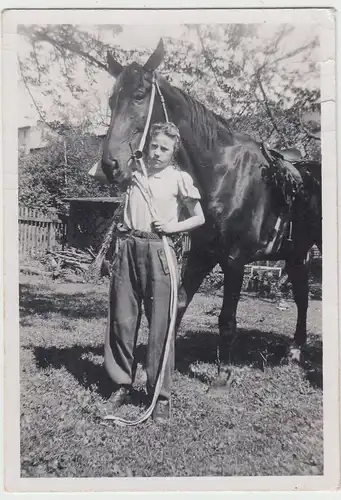 (F16520) Orig. Foto junge Frau mit Pferd 1940er