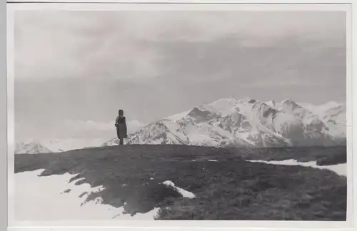 (F16479) Orig. Foto junge Frau auf d. Schmittenhöhe 1944