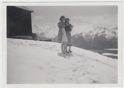 (F16478) Orig. Foto junge Frauen auf d. Schmittenhöhe 1944