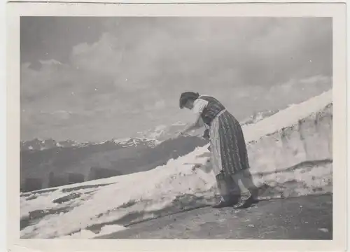 (F16474) Orig. Foto Großglockner, junge Frau spaziert, Gletscher 1944