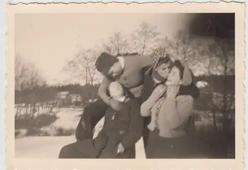(F16417) Orig. Foto Damen im Freien, Winter 1943