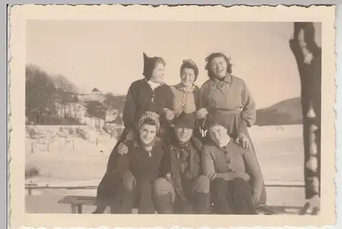 (F16415) Orig. Foto Damen im Freien, Rodeln im Winter 1943