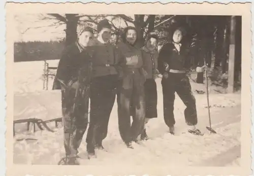 (F16414) Orig. Foto Damen im Freien, Winter 1943