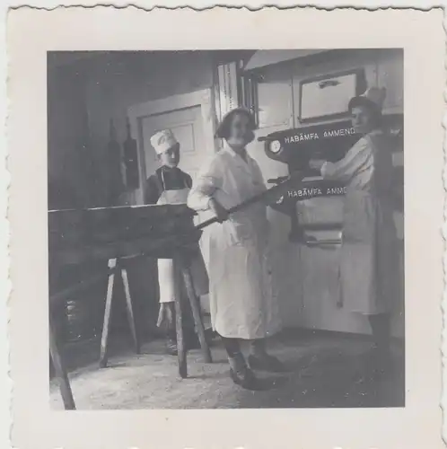 (F16401) Orig. Foto >Im Pflichtjahr< 1940er, Bäcker am Habämfa Ofen