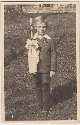 (F16397) Orig. Foto Junge mit Kerze im Freien, Kommunion 1936