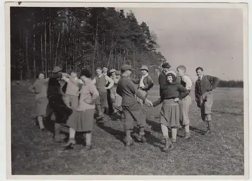 (F16372) Orig. Foto Rothenberg b. Schnaittach, Personen tanzen am Waldrand 1932