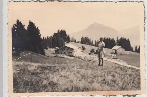 (F16333) Orig. Foto Sonthofen, Mädchen beim Hotel Alpe Eck 1937