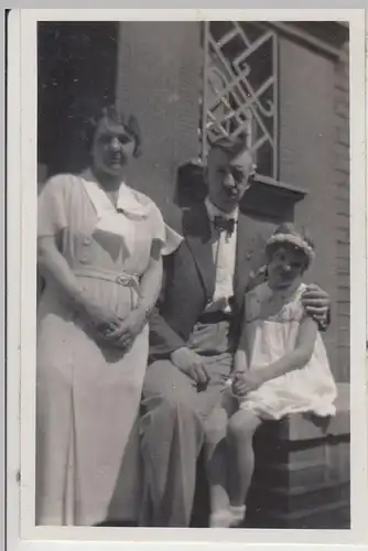 (F16302) Orig. Foto Familie m. Kind Marianne Bresser a. Köln in Hamborn 1933