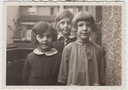 (F16301) Orig. Foto kleine Mädchen auf einem Balkon in Köln 1932