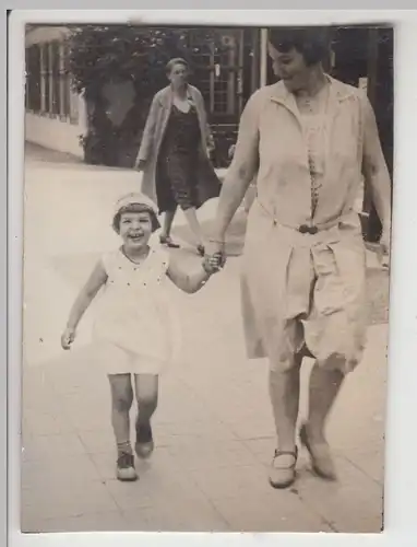 (F16269) Orig. Foto Bad Pyrmont, Frau mit Kind Marianne 1930