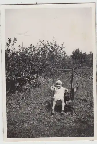 (F16262) Orig. Foto Bad Pyrmont, Kind Marianne im Korbsessel im Freien 1930