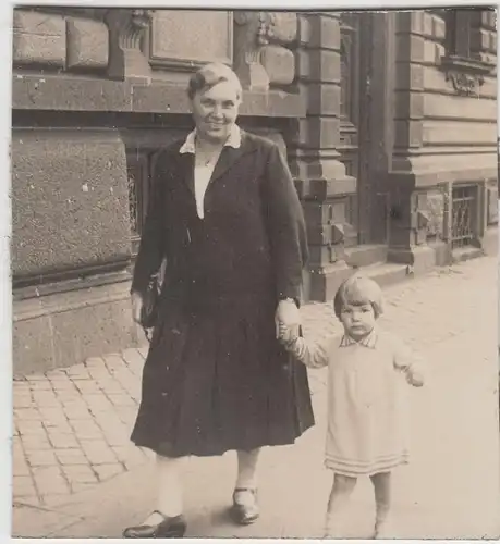 (F16253) Orig. Foto Köln, Kind Marianne mit Dame auf dem Hohenstaufenring 1929