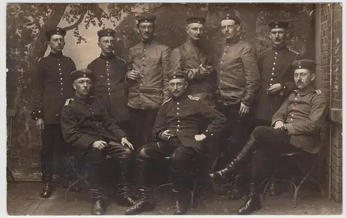 (F16232) Orig. Foto deutsche Soldaten 1.WK, Gruppenbild im Freien 1914-18